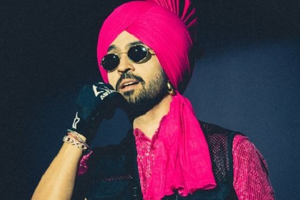 Diljit Dosanjh sings as man proposes marriage to girlfriend on stage