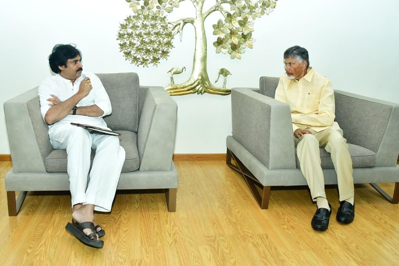 Deputy CM Pawan Kalyan Meets CM Chandrababu at Undavalli Residence