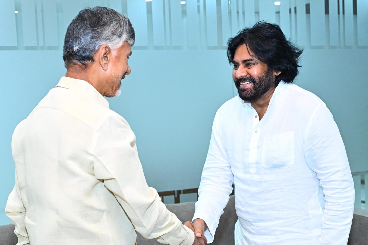Meeting Between CM Chandrababu and Pawan Kalyan Concludes