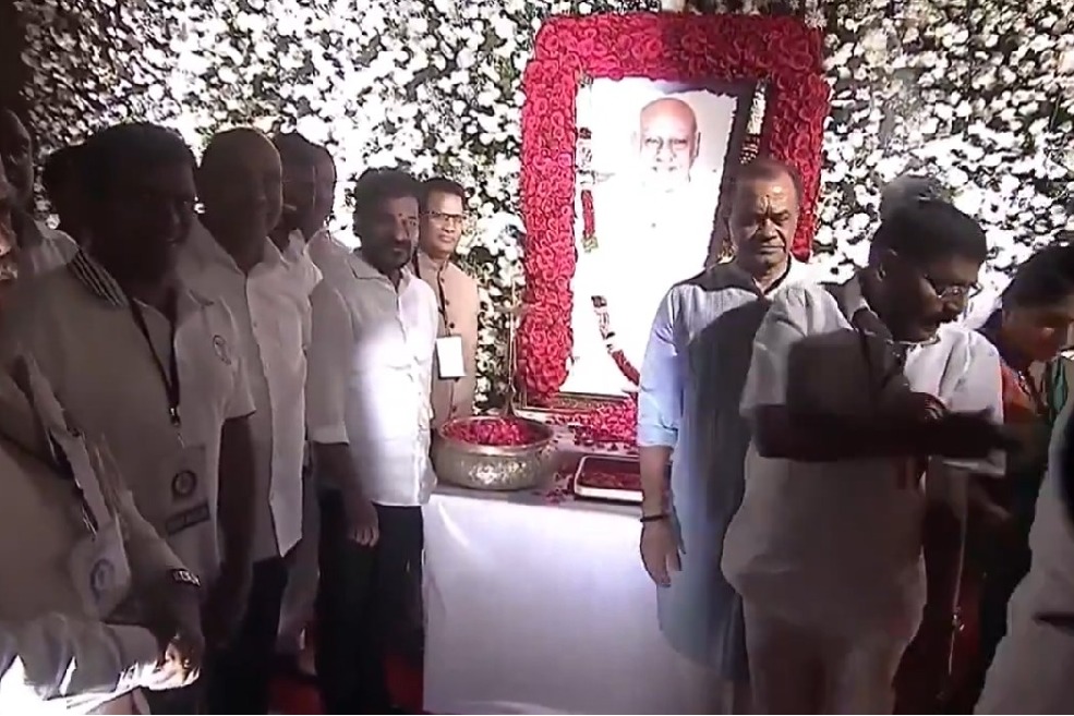 Konijeti Rosaiah Remembered as a True Hyderabadi: Revanth Reddy