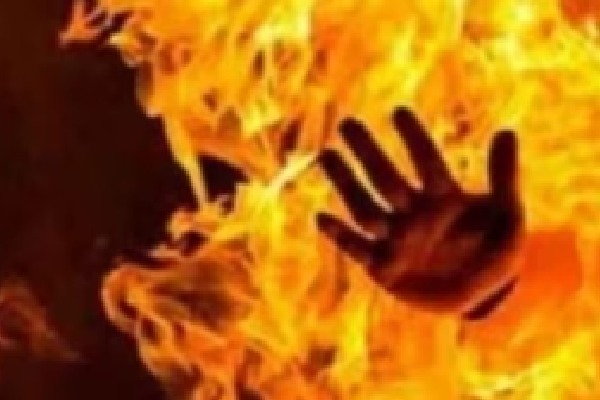 Youth kills girl by setting her afire in Andhra Pradesh