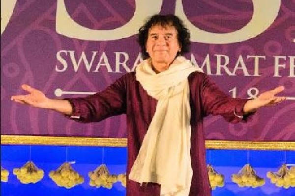 Tabla maestro Zakir Hussain seriously ill in hospital, his family says asking for prayers