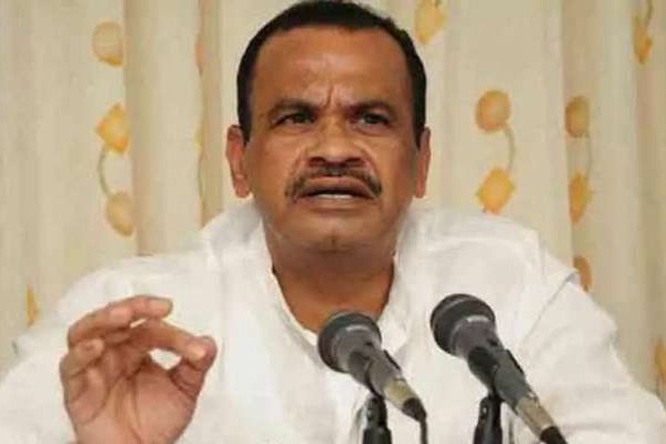 Komatireddy Venkat Reddy Criticizes Harish Rao’s Remarks in Assembly