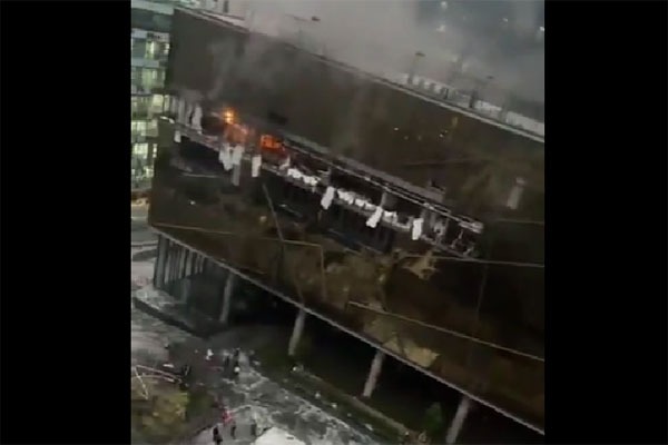 Hyderabad: IT Employees Evacuated Amid Madhapur Fire