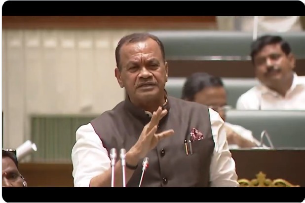 Komatireddy Announces ₹25 Lakh Financial Aid for Revathi's Family