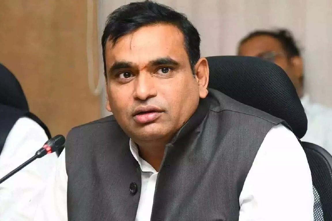 Congress MP Chamala Advises Allu Arjun to Act Responsibly in Real Life