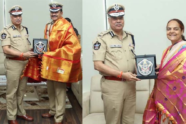 Andhra Pradesh DGP Dwaraka Tirumala Rao Felicitates Retired IPS Officers