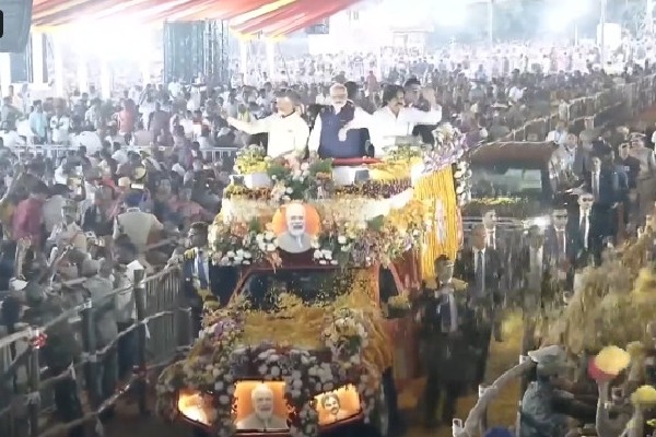 Visakhapatnam Welcomes Modi, Chandrababu, and Pawan Kalyan with Flower Showers on Roads