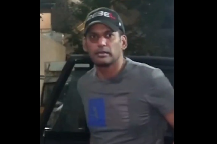 Vishal Recovers from Illness, Attends ‘Mada Gaja Raja’ Premiere – Viral Video