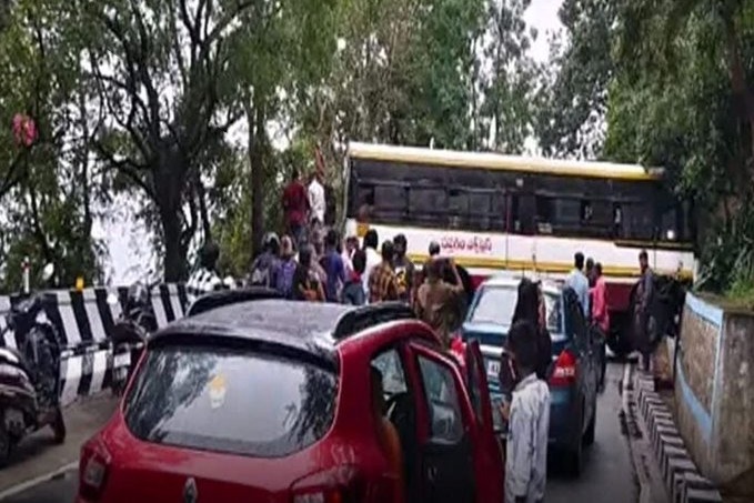 APSRTC Bus Collides with Wall on Tirumala Ghat Road
