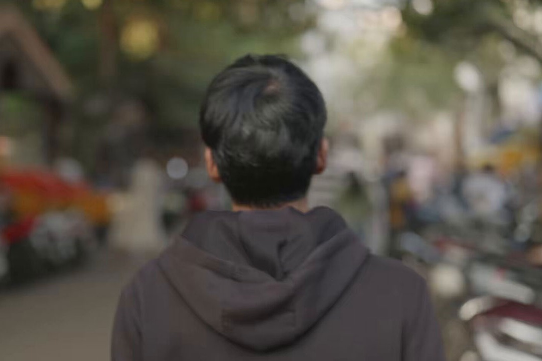 A New Scam Alert: Don't Hand Over Your Phone to Strangers, Warns Nithin Kamath