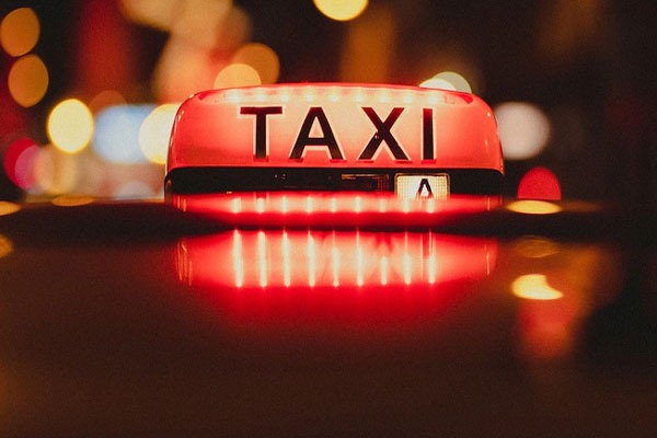 Woman Allegedly Spits on Cab Driver for 7-Minute Delay; Video Goes Viral