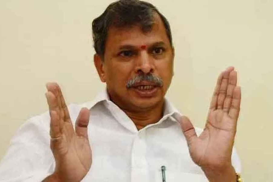Tulasi Reddy Criticizes Deputy CM Demand for Nara Lokesh