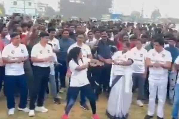 Minister Seethakka Dances to ‘DJ Tillu’ Song; Video Goes Viral