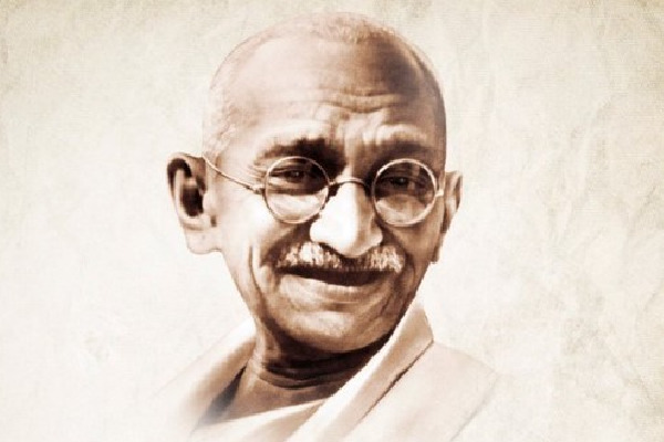 PM Modi leads nation in paying tributes to Mahatma Gandhi