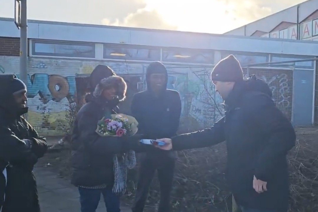 Viral Video: Uzbek Chess Player Apologizes to Vaishali After Handshake Controversy