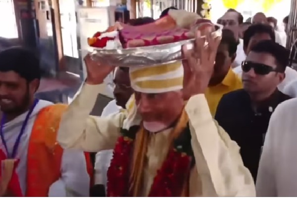 CM Chandrababu Visits Vasavi Mata Temple, Prays for Andhra’s Welfare