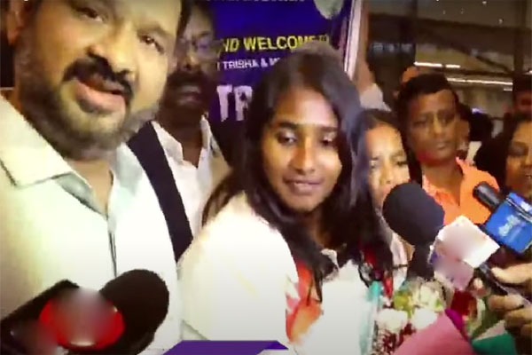 Telugu Cricketer Gongadi Trisha Receives Grand Welcome in Hyderabad – Watch Video!