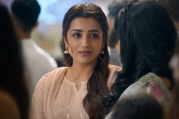 త్రిష పొరపాటు చేసిందంటున్న ఫ్యాన్స్!