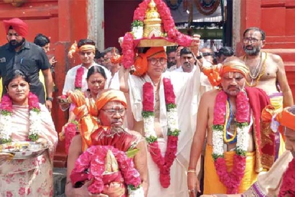 AMR India Chairman Contributes ₹1.10 Crore Worth of Ornaments to Kondagattu Temple