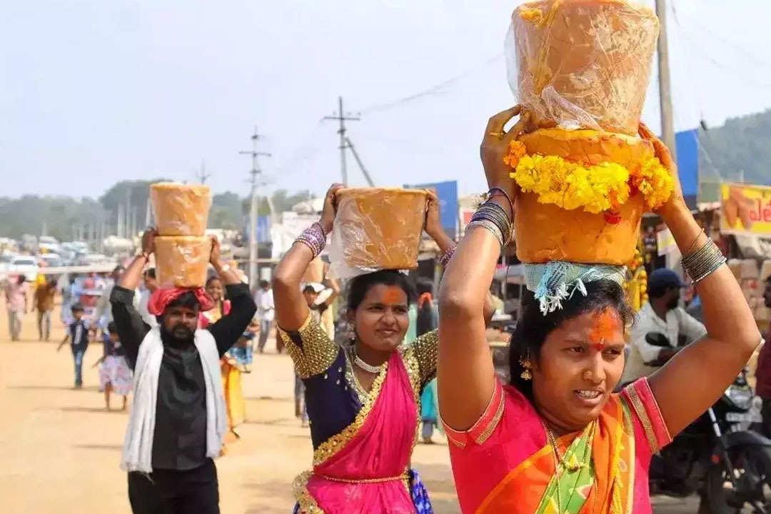 Medaram Mini Jatara Begins Today as Devotees Arrive in Large Numbers