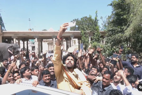 Pawan Kalyan Takes Selfie with Students During Tamil Nadu Visit – Watch Video!