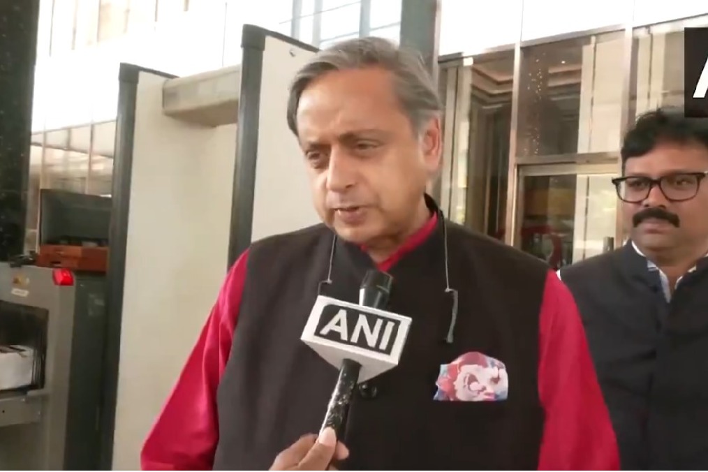 Congress Leader Shashi Tharoor Commends PM Modi’s Talks with Donald Trump