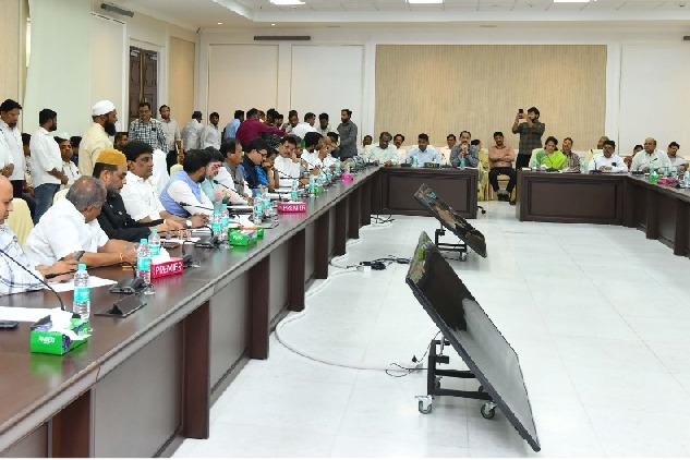 Telangana minister reviews arrangements for Ramazan