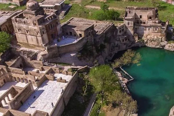 Pakistan Issues Visas to 154 Indian Pilgrims for Visit to Katas Raj Temples