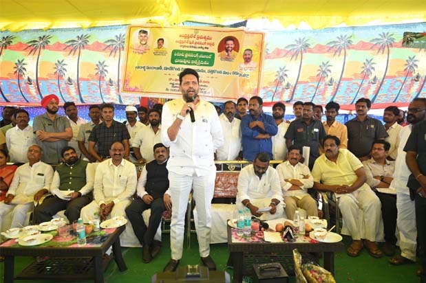 Good News for Tomato Farmers: Integrated Processing Units to be Established: AP Minister TG Bharat 