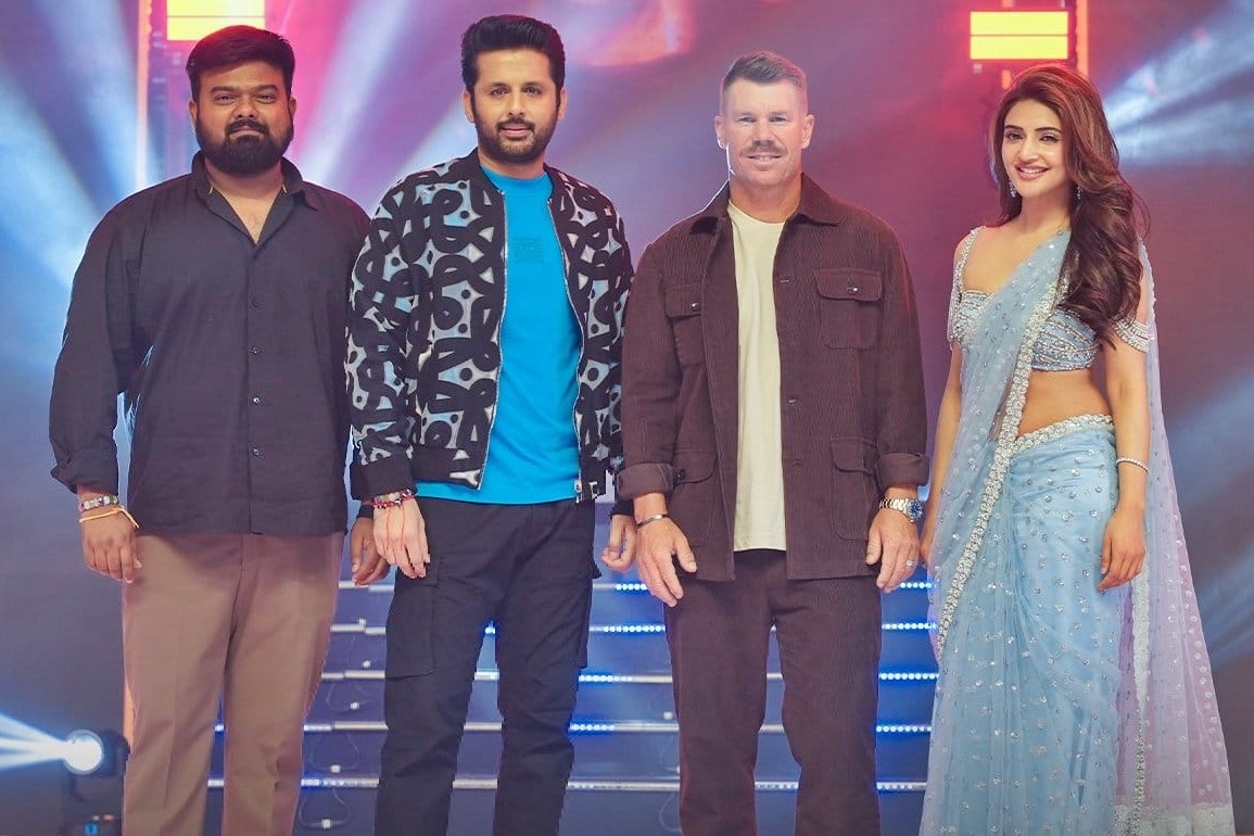 Fans thrilled as cricketer David Warner speaks in Telugu at Robinhood event!