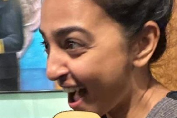 Radhika Apte gives slight glimpse of baby daughter as they touchdown ‘motherland’ Mumbai
