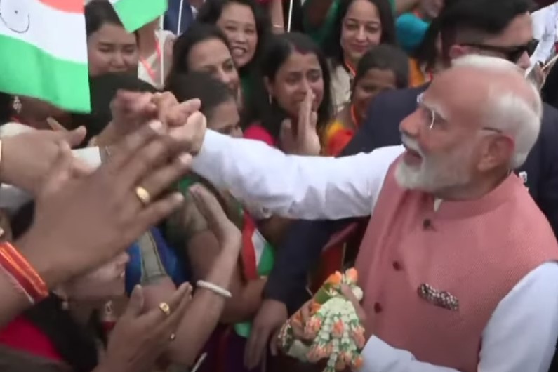 PM Modi arrives in Bangkok to enthusiastic welcome by Indian diaspora