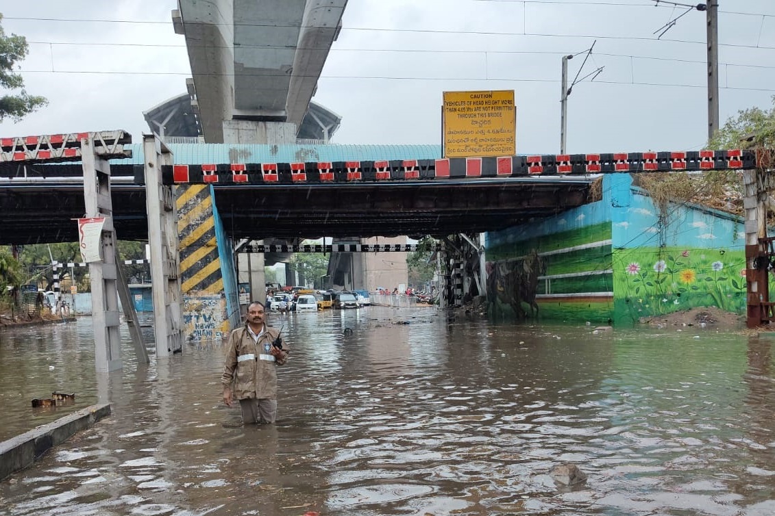 Heavy rains lash Hyderabad, affect normal life