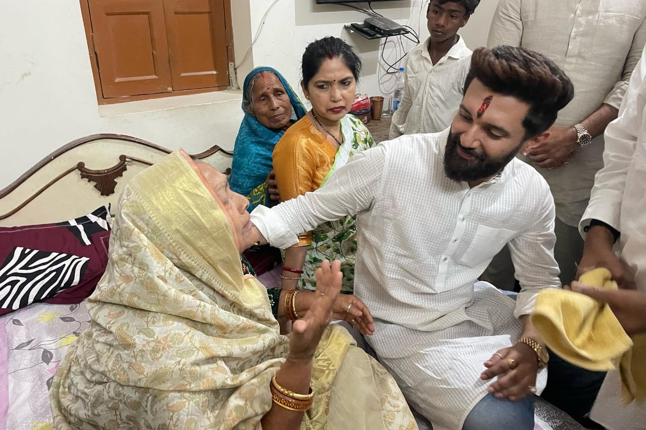 Bihar: Chirag Paswan visits ailing mother in ancestral village