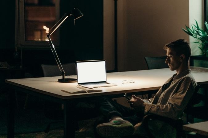 Eating only during daytime may prevent heart problems due to night shift: Study