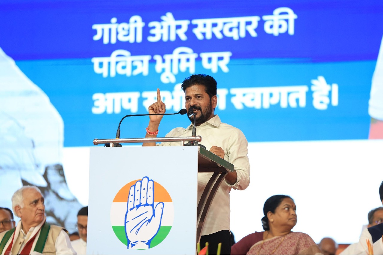 Join hands with Gandhi family to defeat BJP: Telangana CM
