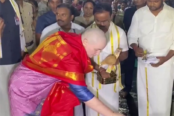 Pawan Kalyan's Wife Anna Lezhneva Offers Prayers at Tirumala