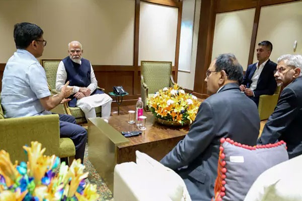 Emergency Meeting at Delhi Airport PM Modi on Pahalgham Terrorist Attack