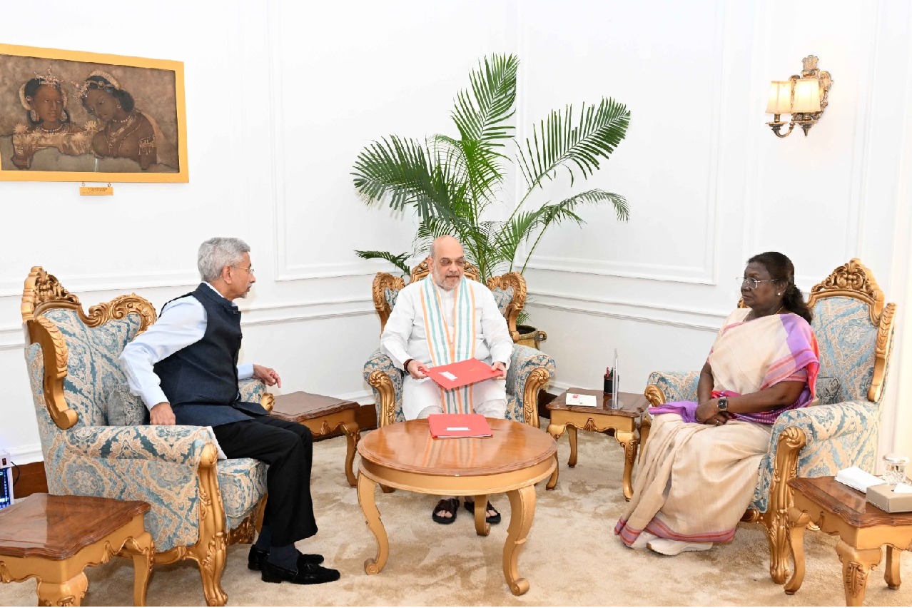 Draupadi Murmu Meets Amit Shah and Jaishankar Amidst India and Pakistan Tensions