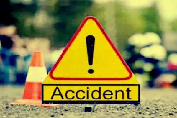 Five medicos among six killed as car runs amok in Andhra