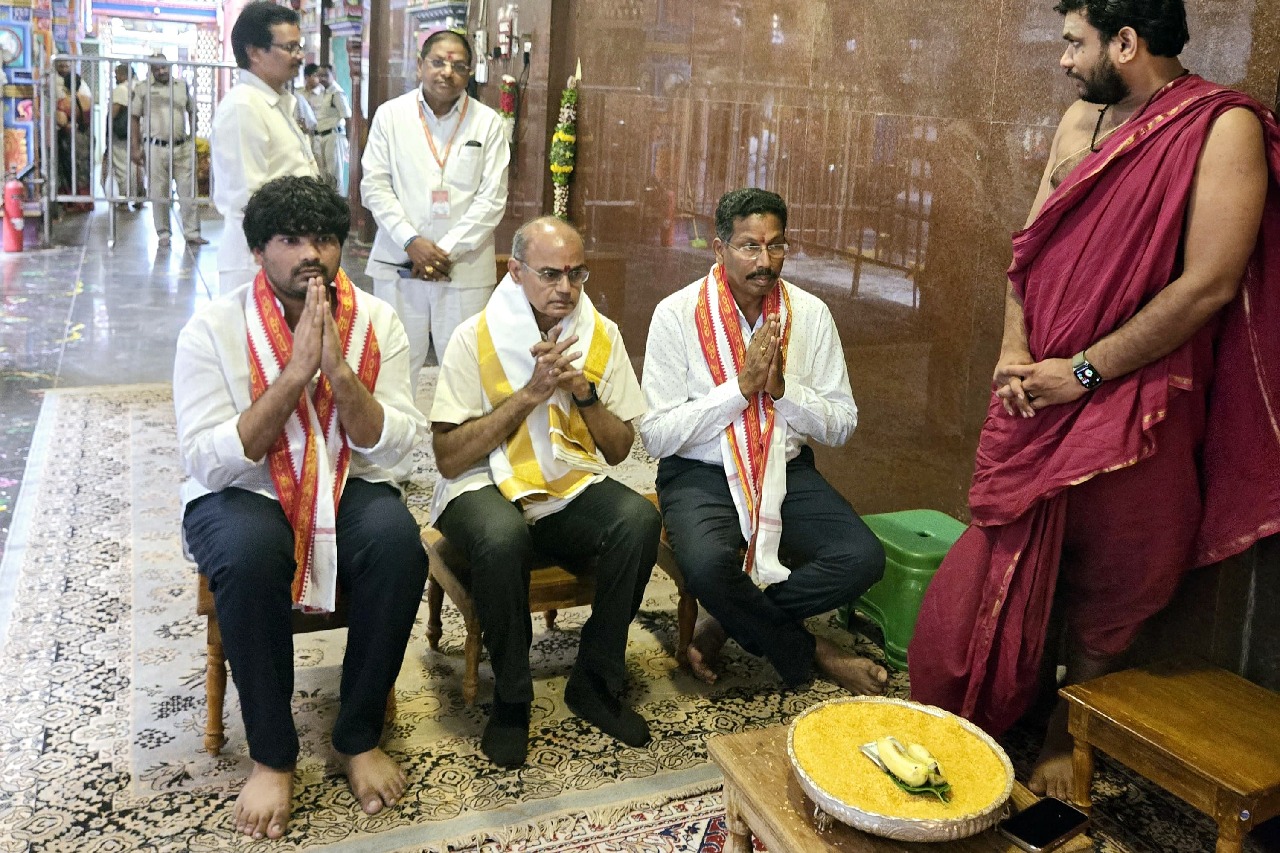Ramakrishna Seeks Blessings for Amaravatis Reconstruction