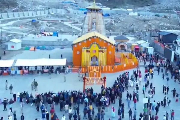 Kedarnath Temple Opens Over 30000 Devotees Visit on First Day