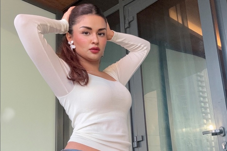 Avaneesh Kaur Virat Kohlis accidental like makes her a hot topic