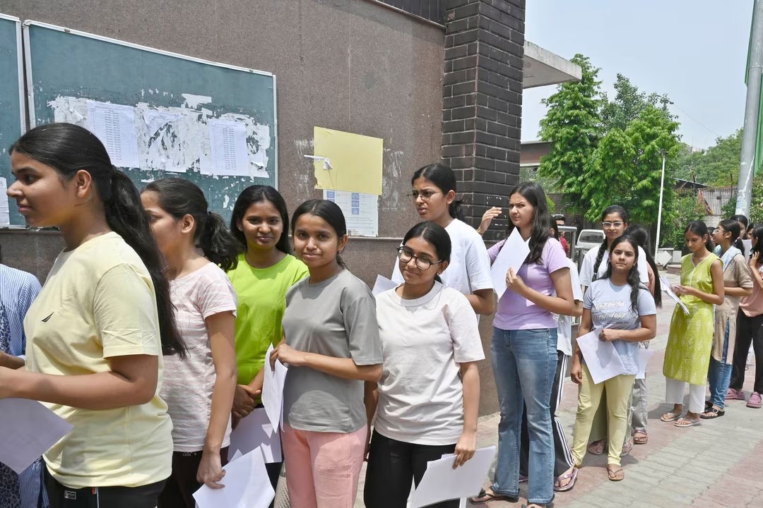NEET Exam 2025 Physics Section Compared to JEE Advanced