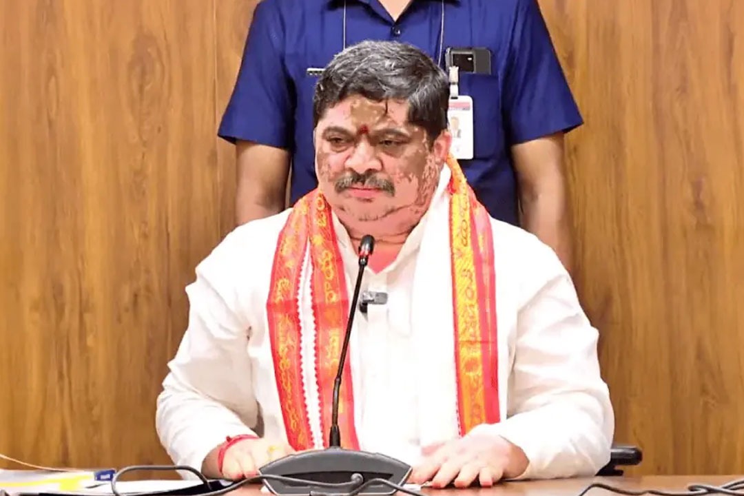 Ponnam Prabhakar Appeals for Talks Against TSRTC Strike