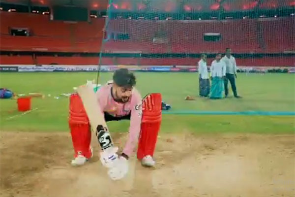 Delhi Capitals Batters Peddi Shot Goes Viral