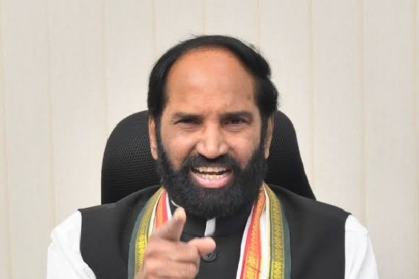 Uttam Kumar Reddy Meets Central Water Commission Chairman