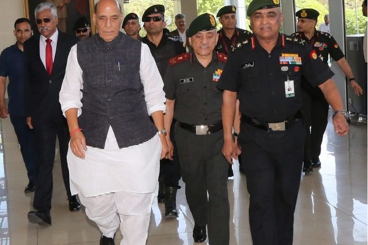 Rajnath Singh Meets with Chiefs of Staff Amidst Pakistan Drone Attack