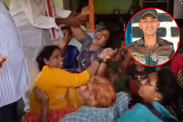 Heartbreaking Video Mother Weeps for Slain Jawan Murali Naik